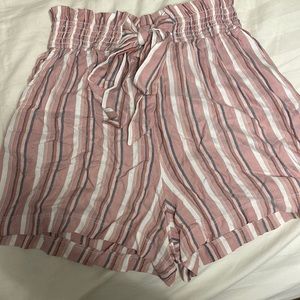 Hollister high rise flowy shorts, size medium